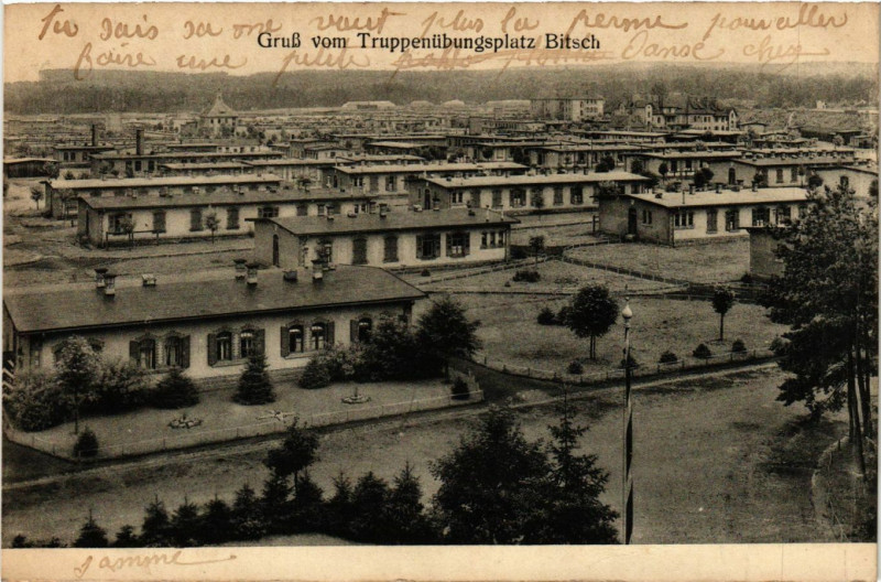 Carte postale ancienne Bitche - Bitsch - Truppenübungsplatz - Square Scene