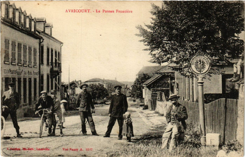 Carte postale ancienne Avricourt - Le Poteau Frontiere à Avricourt
