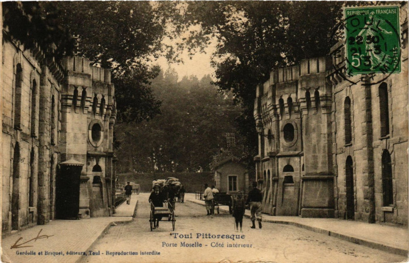 Carte postale ancienne Toul - Porte Moselle - Cote Interieur à Toul