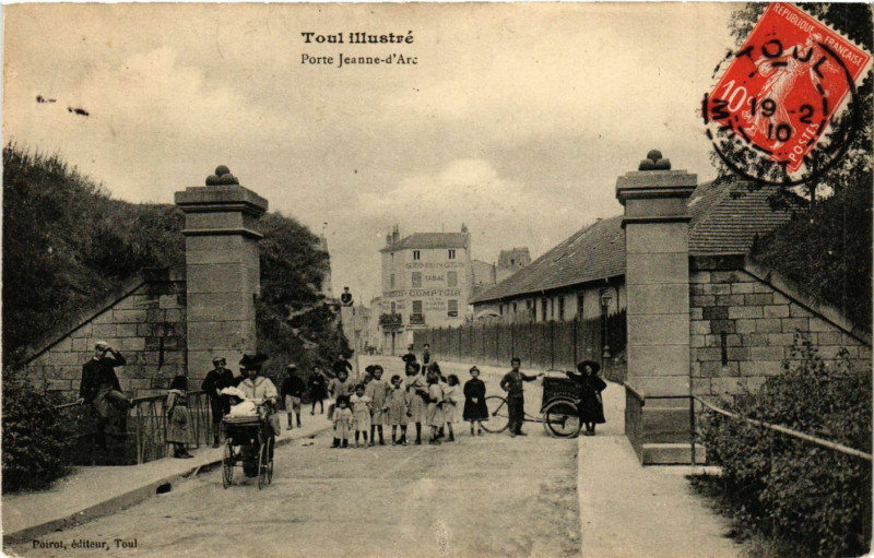 Carte postale ancienne Toul - Porte Jeanne-d'Arc à Toul