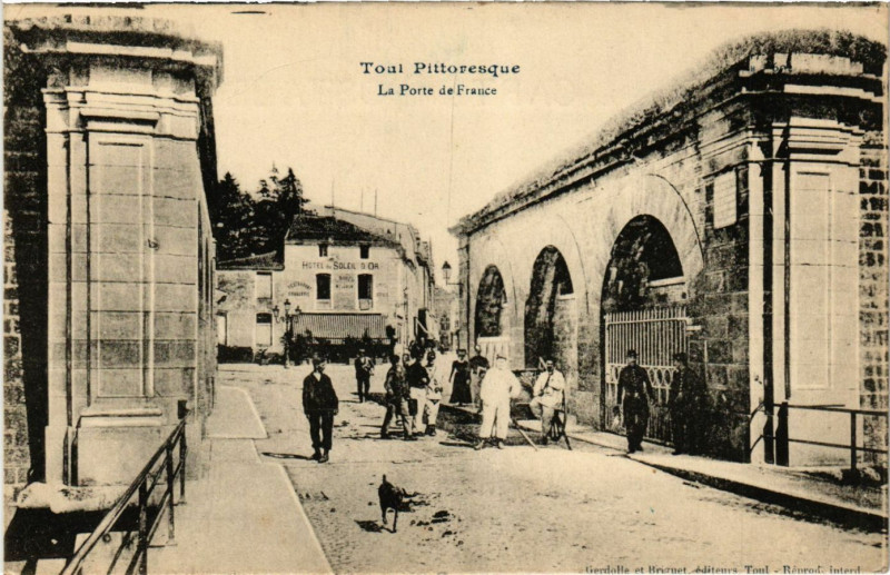 Carte postale ancienne Toul - La Porte de France à Toul