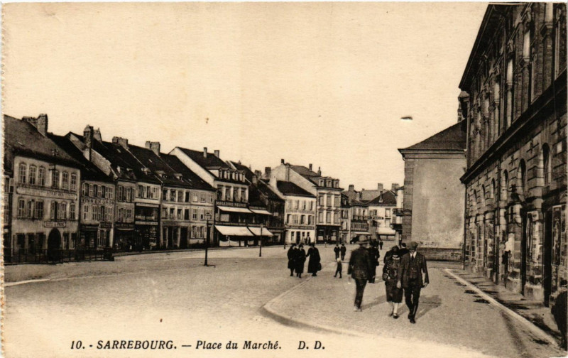 Carte postale ancienne Sarrebourg - Place du Marché