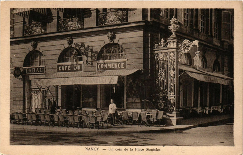 Carte postale ancienne Nancy - Un coin de la Place Stanislas - Grand Cafe du Commerce à Nancy