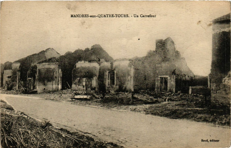 Carte postale ancienne Mandres-aux-Quatre-Tours - Un Carrefour à Mandres-aux-Quatre-Tours
