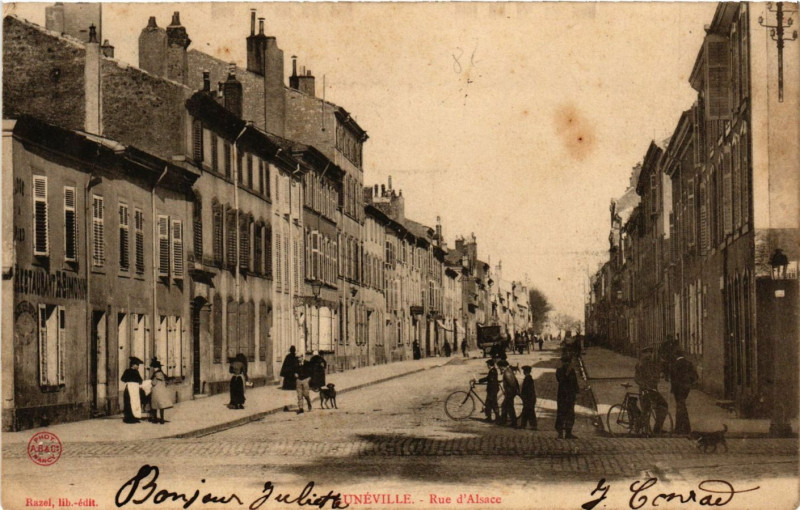 Carte postale ancienne Luneville - Rue d'Alsace à Lunéville