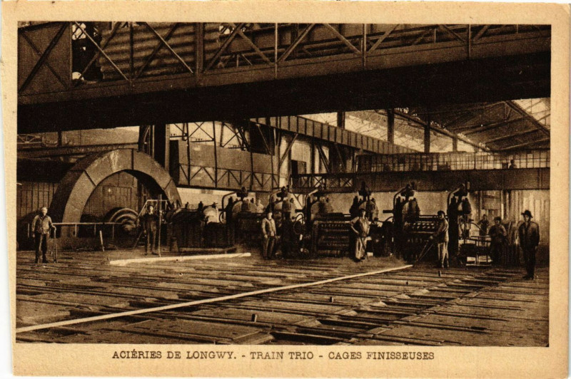 Carte postale ancienne Longwy - Aciereis de Longwy - Train Trio - Cages Finisseuses à Longwy