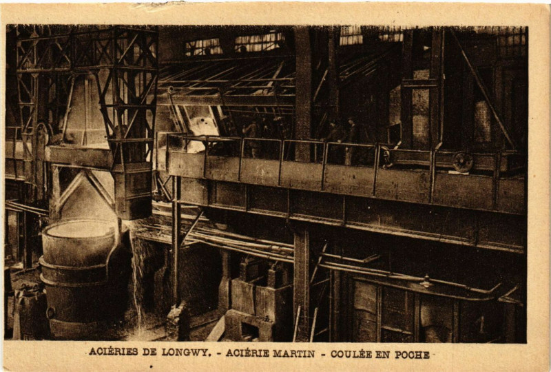 Carte postale ancienne Longwy - Aciereis de Longwy - Acierie Martin - Coulée en Poche à Longwy