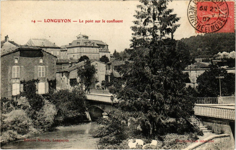 Carte postale ancienne Longuyon - Le Pont sur le confluent à Longuyon