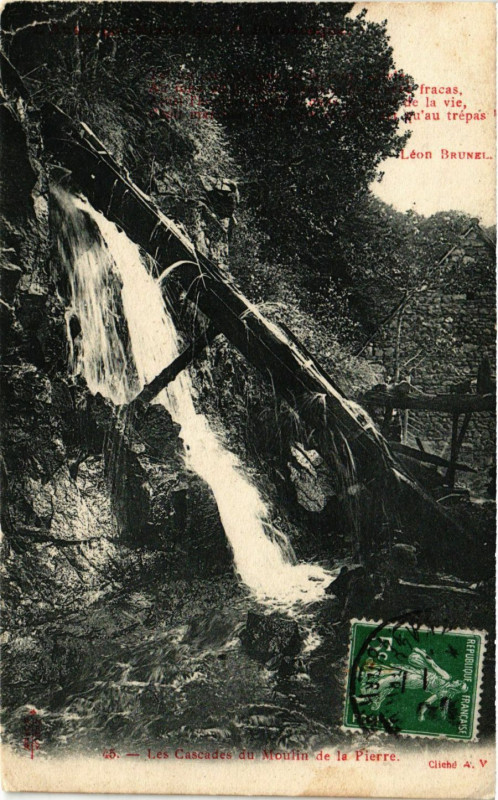 Carte postale ancienne Les Cascades du Moulin de la Pierre