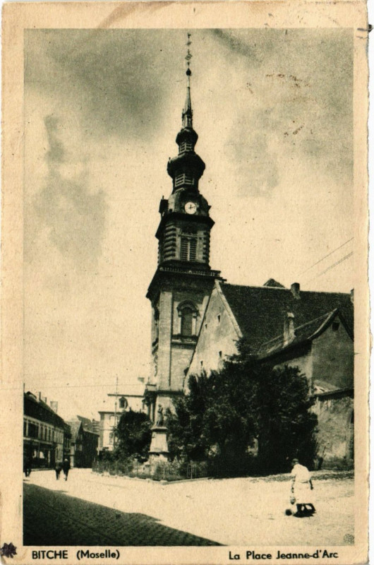 Carte postale ancienne Bitche - La Place Jeanne-d'Arc