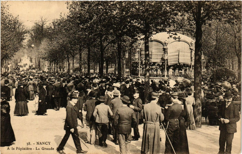 Carte postale ancienne Nancy - La Grande Allee à Nancy