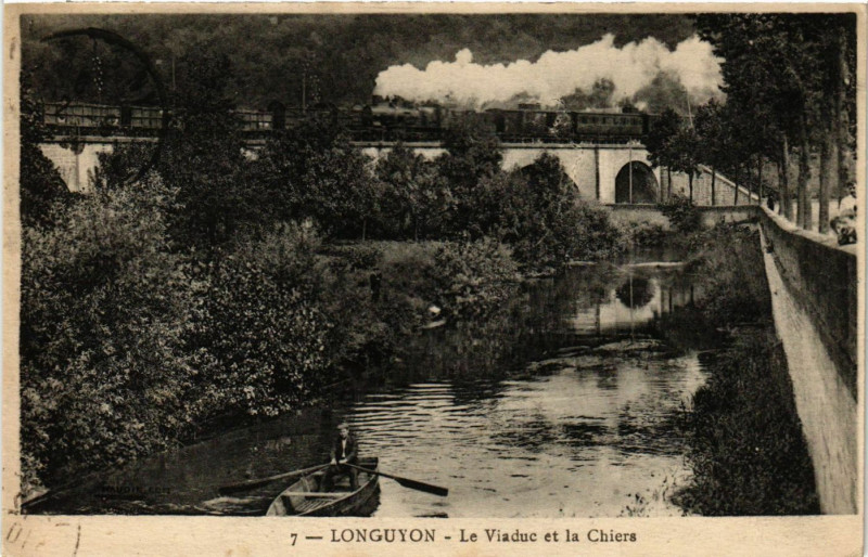 Carte postale ancienne Longuyon - Le Viaduc et la Chiers à Longuyon