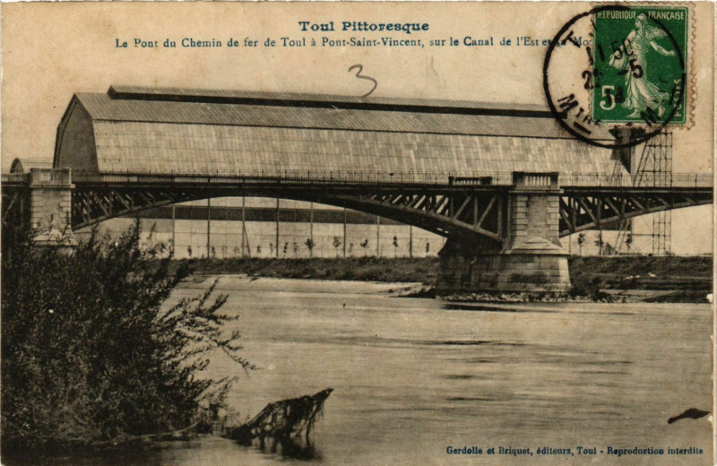 Carte postale ancienne Toul - Le Pont du Chemin à Toul
