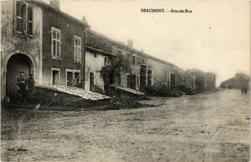 Carte postale ancienne Beuamont - Grande Rue