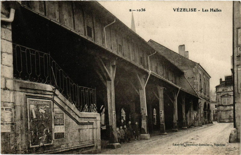 Carte postale ancienne Vezelise - Les Halles à Vézelise