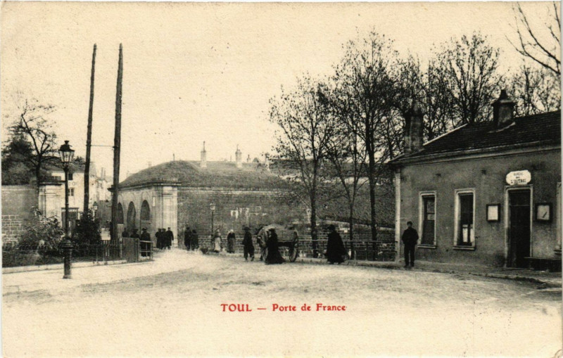 Carte postale ancienne Toul - Porte de France à Toul