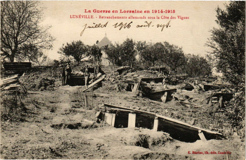 Carte postale ancienne Luneville - Retranchements allemanssous la Cote des Vignes à Lunéville