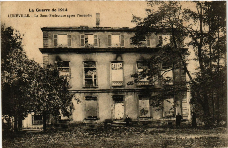 Carte postale ancienne Luneville - La Sous Prefecture à Lunéville