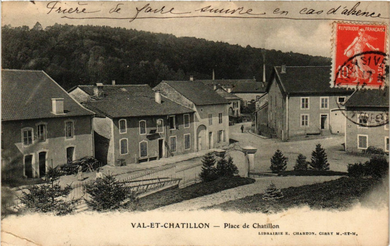 Carte postale ancienne Val-et-Chatillon - Place de Chatillon à Val-et-Châtillon