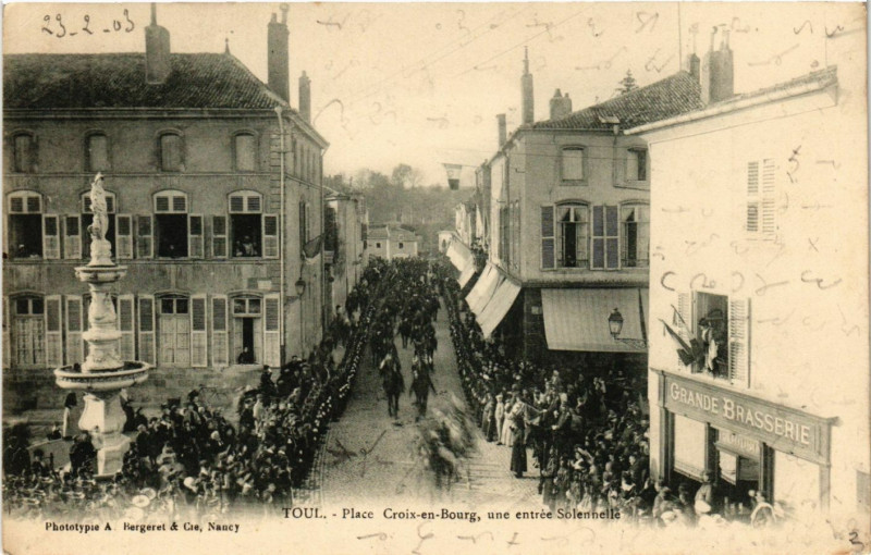Carte postale ancienne Toul - Place à Toul