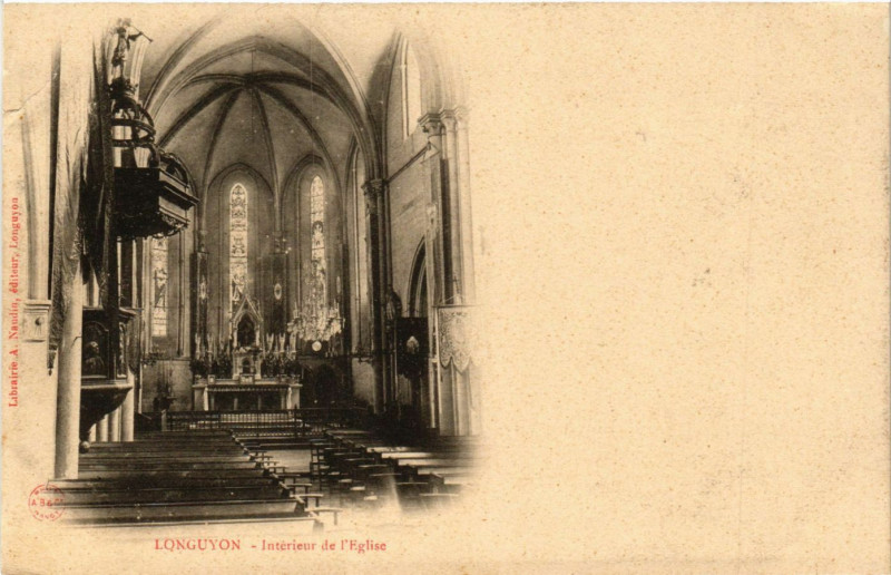 Carte postale ancienne Longuyon - Interieur de l'Eglise à Longuyon