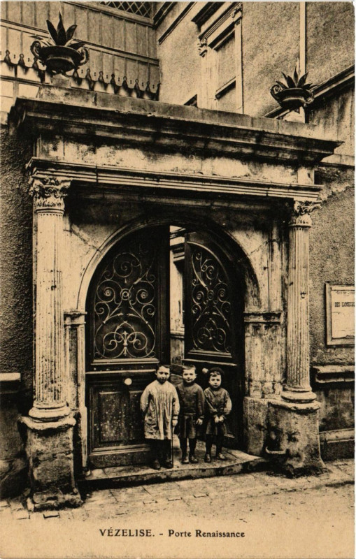 Carte postale ancienne Vezelise - Porte Renaissance à Vézelise