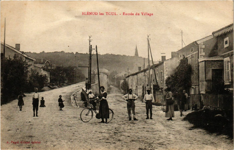 Carte postale ancienne Bleond les Toul - Entree du Village à Toul