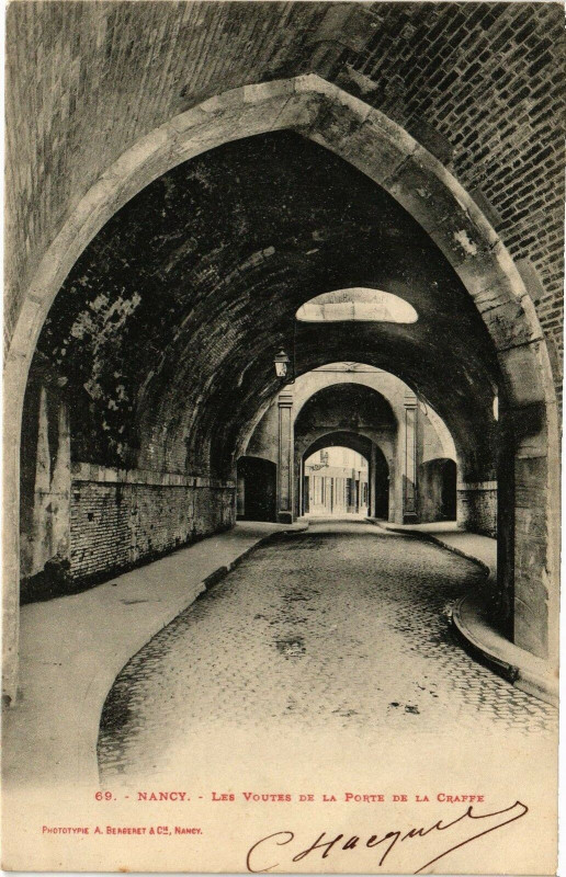 Carte postale ancienne Nancy-Les Voutes de la Porte de la Craffe à Nancy