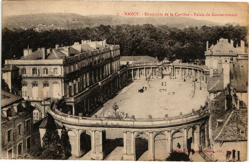 Carte postale ancienne Nancy-Hémicycle de la Carriére-Palais du Gouvernement à Nancy