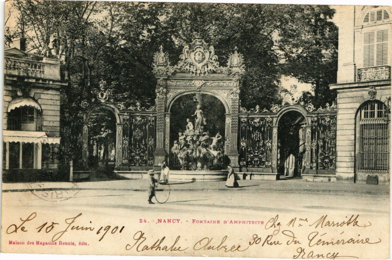 Carte postale ancienne Nancy-Fontaine d'Amphitrite à Nancy