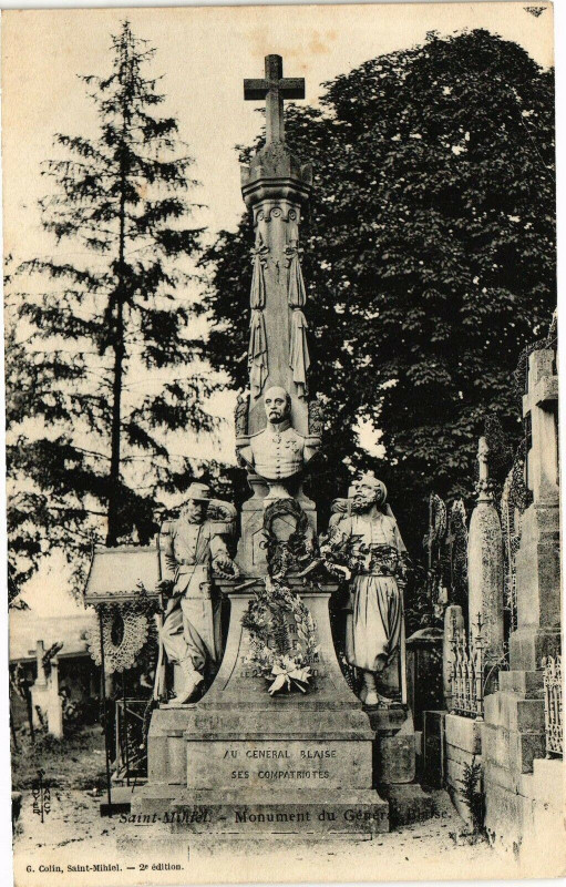 Carte postale ancienne Saint Mihiel-Monument de Général