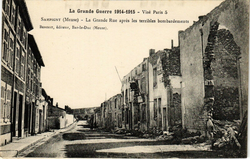 Carte postale ancienne Sampigny-La Grande Rue aprés les terribles bombardements