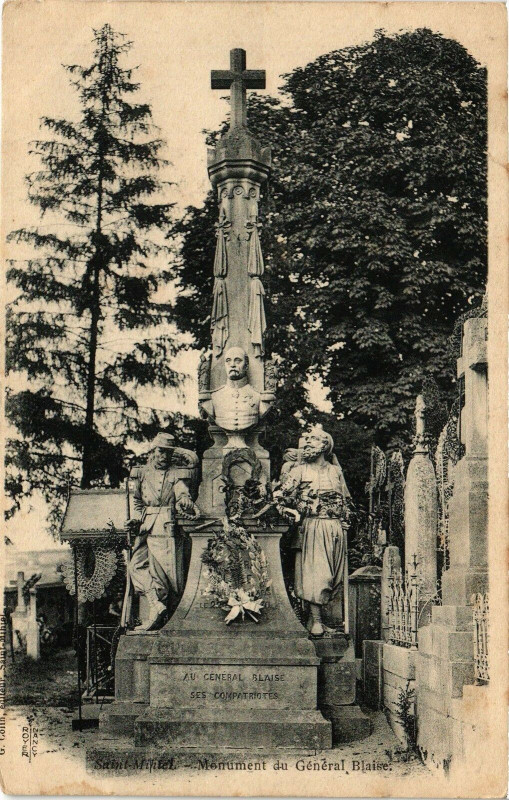 Carte postale ancienne Saint Mihiel-Monument du Général Blaise