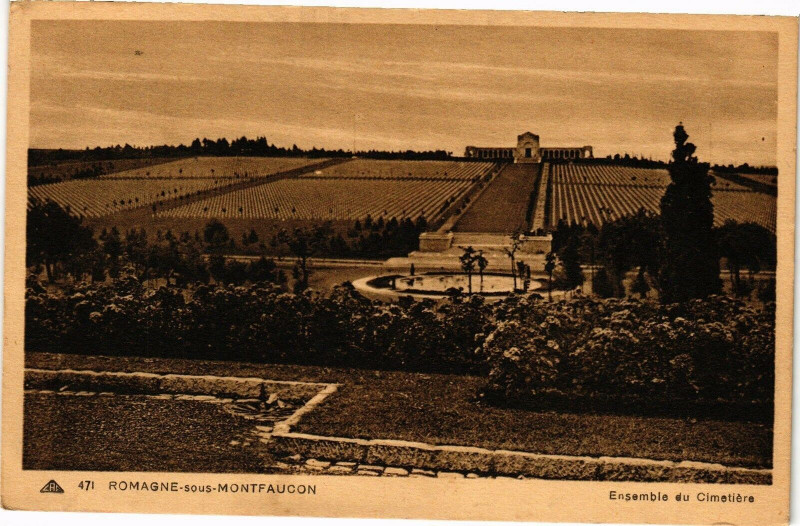 Carte postale ancienne Romagne sous Montfaucon-Ensemble du Cimetiére