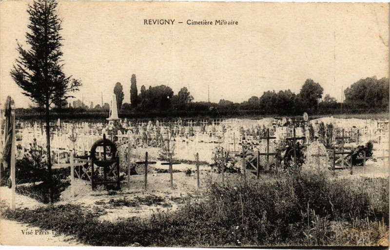 Carte postale ancienne Revigny-Cimetiére Militaire