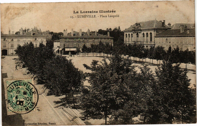 Carte postale ancienne Lunéville-Place Léopold à Lunéville