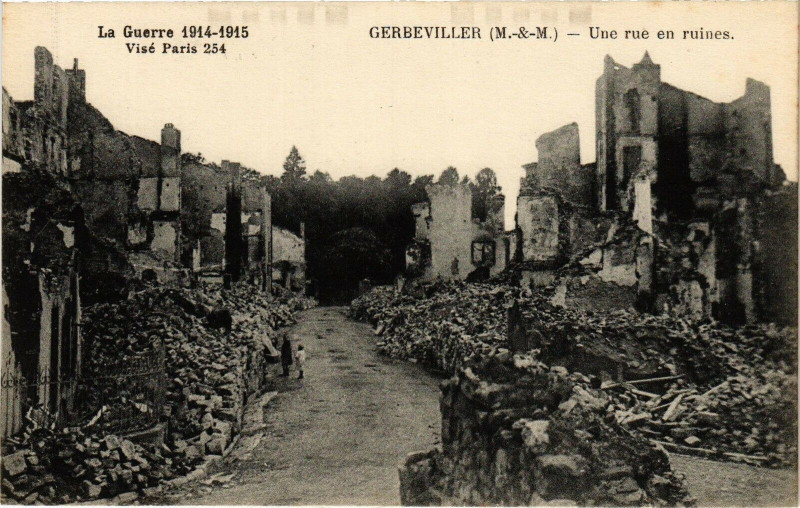 Carte postale ancienne Gerbeviller-Une rue en ruines à Gerbéviller