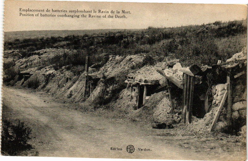 Carte postale ancienne Emplacement de batteries surplombant le Ravin de la Mort