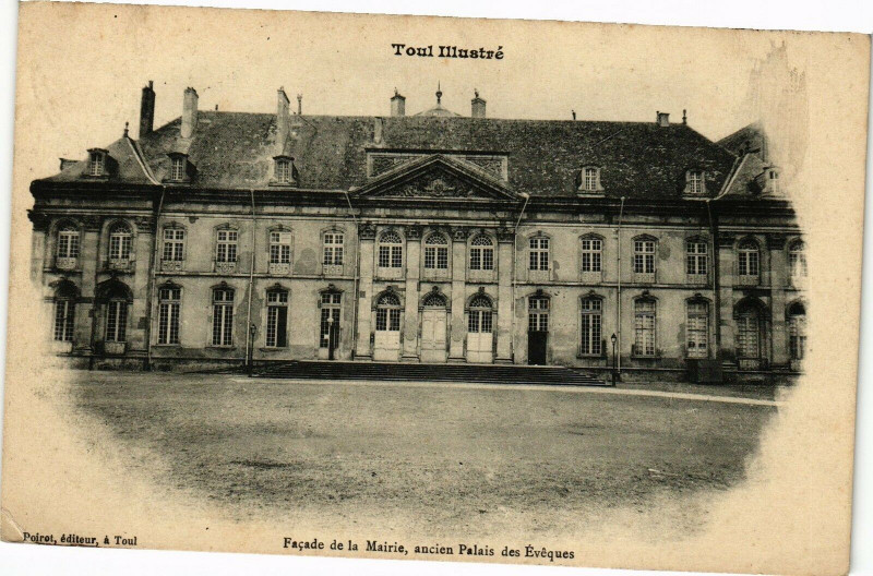 Carte postale ancienne Toul-Facade de la Mairie ancien Palais des Evéques à Toul