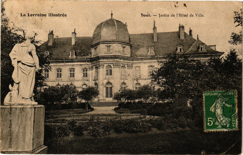 Carte postale ancienne Toul-Jardin de l'Hótel de Ville à Toul