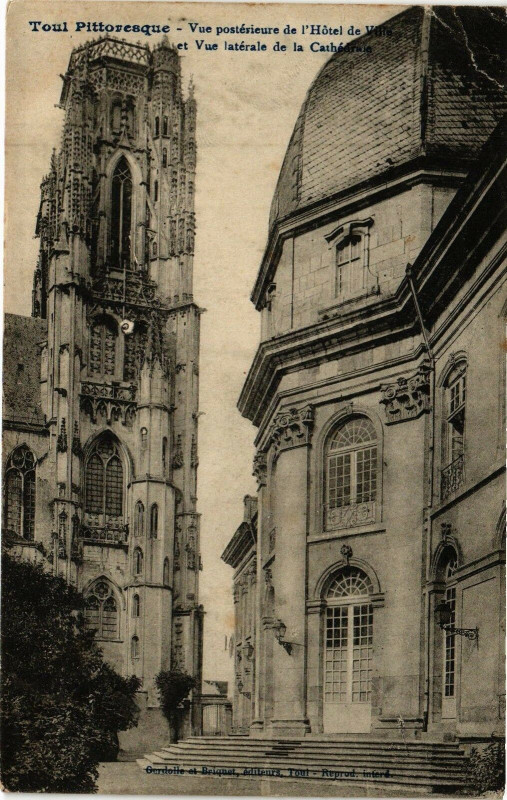 Carte postale ancienne Toul-Vue postérieure de l'Hótel de Ville à Toul