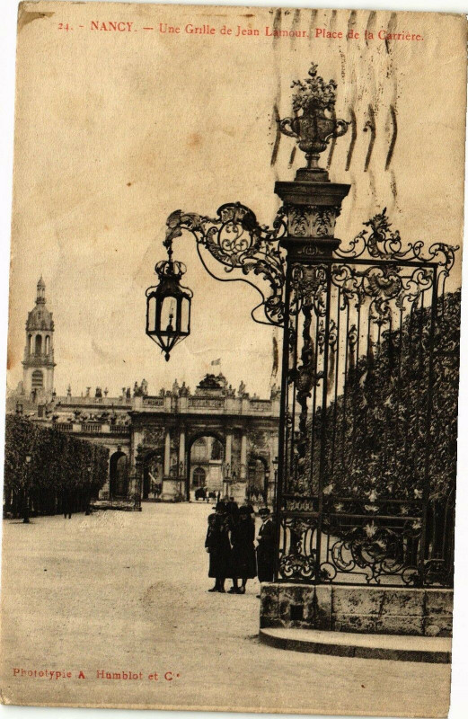 Carte postale ancienne Nancy-Une Grille de Jean Lamour-Place de la Carriére à Nancy