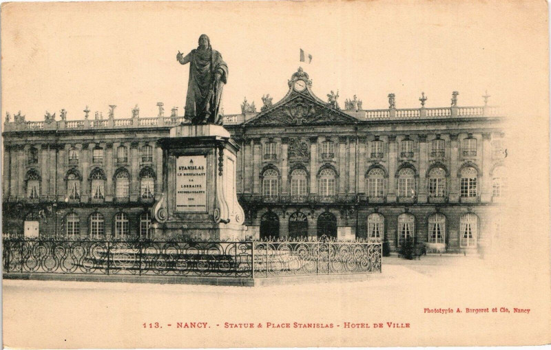 Carte postale ancienne Nancy-Statue & Place Stanislas-Hotel de Ville à Nancy