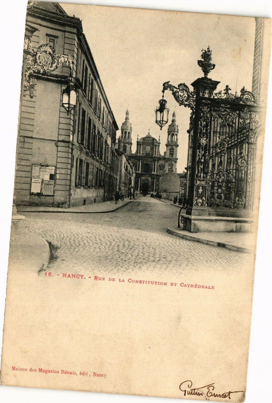 Carte postale ancienne Nancy-Rue de la Constitution et Cathédrale à Nancy