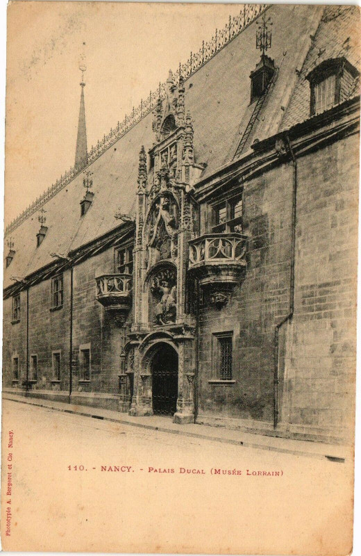 Carte postale ancienne Nancy-Palais Ducal-Musée Lorrain à Nancy