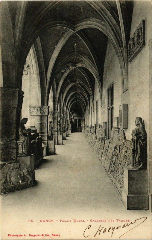 Carte postale ancienne Nancy-Palais Ducal-Galeries des Taques à Nancy