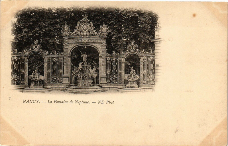 Carte postale ancienne Nancy-La Fontaine de Neptune à Nancy