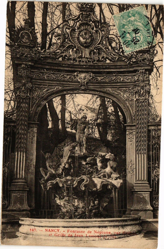 Carte postale ancienne Nancy-Fontaine de Neptune à Nancy