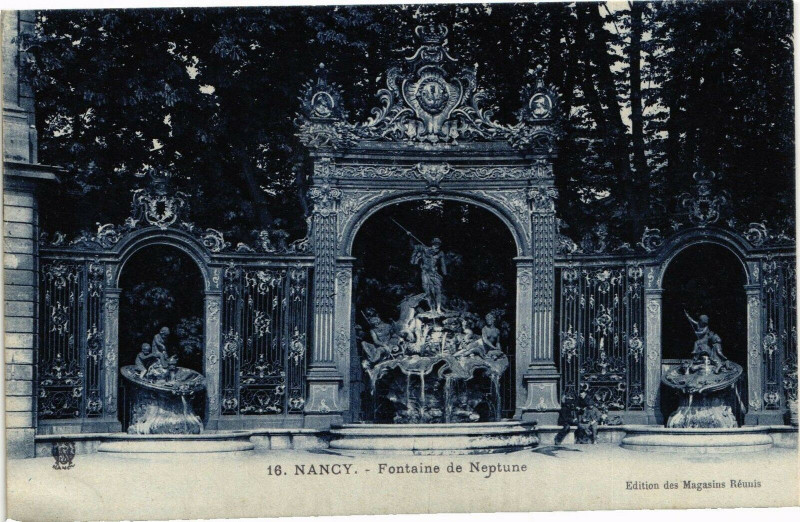 Carte postale ancienne Nancy-Fontaine de Neptune à Nancy