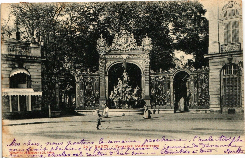 Carte postale ancienne Nancy-Fontaine d'Amphitrite à Nancy